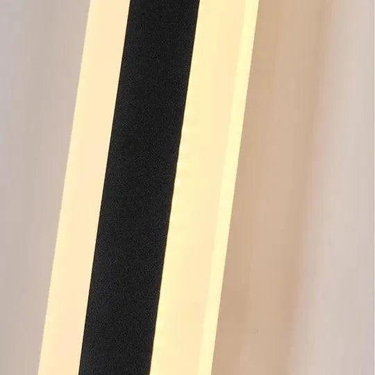 Applique murale anthracite avec détecteur de mouvement, éclairage extérieur design, luminosité moderne pour façade ou jardin.