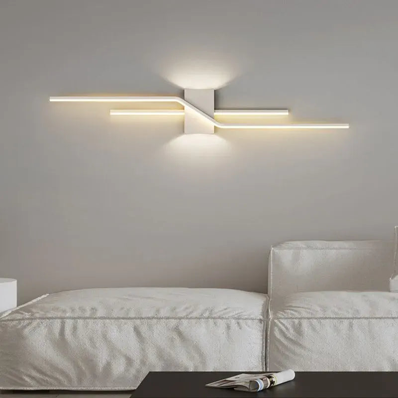 Applique murale LED linéaire double Luminaire Essenza, design minimaliste en noir ou blanc, éclairage moderne pour mur intérieur.