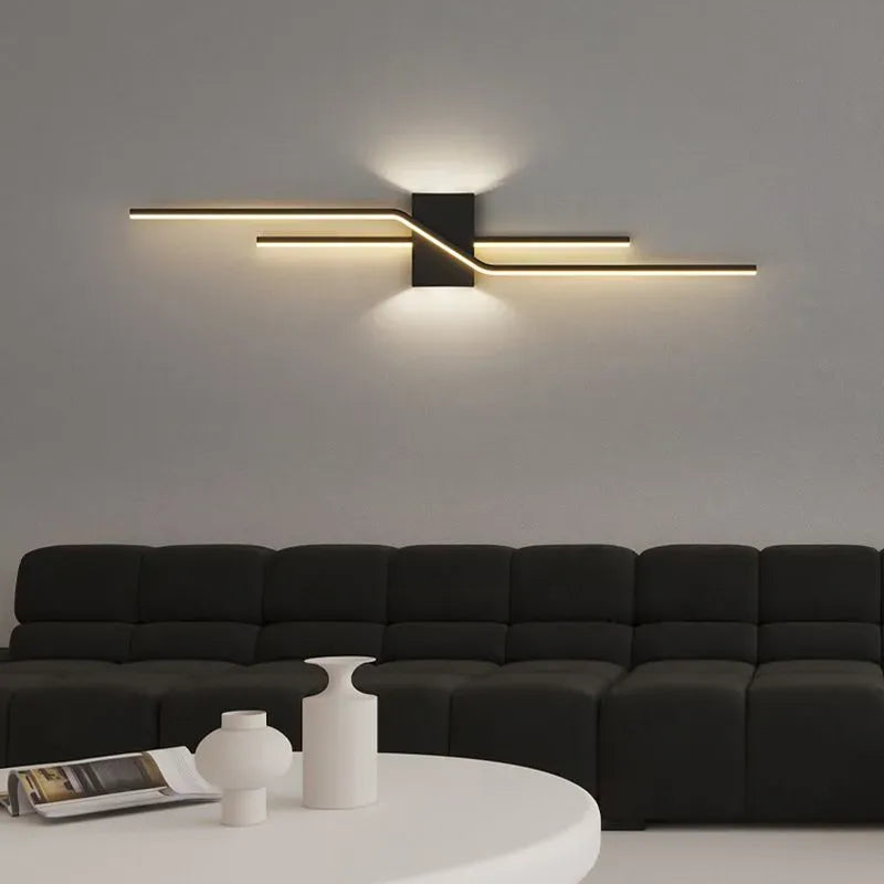 Applique murale LED linéaire double Luminaire Essenza, design minimaliste en noir ou blanc, éclairage moderne pour intérieur.