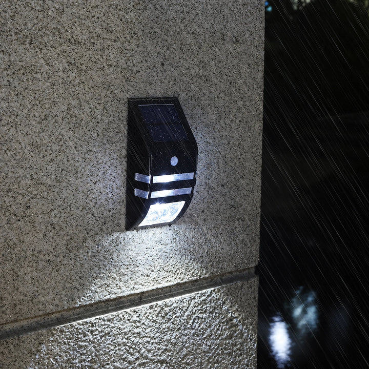 Applique murale solaire LED Luminaire Essenza avec détection de mouvement et design épuré, éclairage extérieur moderne.