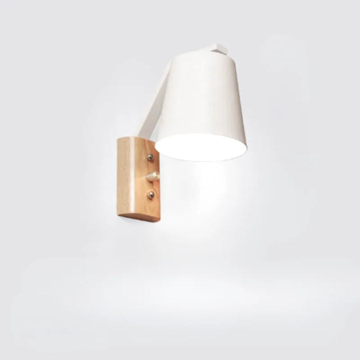 Applique murale moderne blanche de style nordique avec interrupteur, lumineuse et décorative pour intérieur.