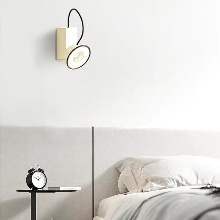 Applique murale couloir LED magnétique Luminaire Essenza, design moderne pour éclairage intérieur.