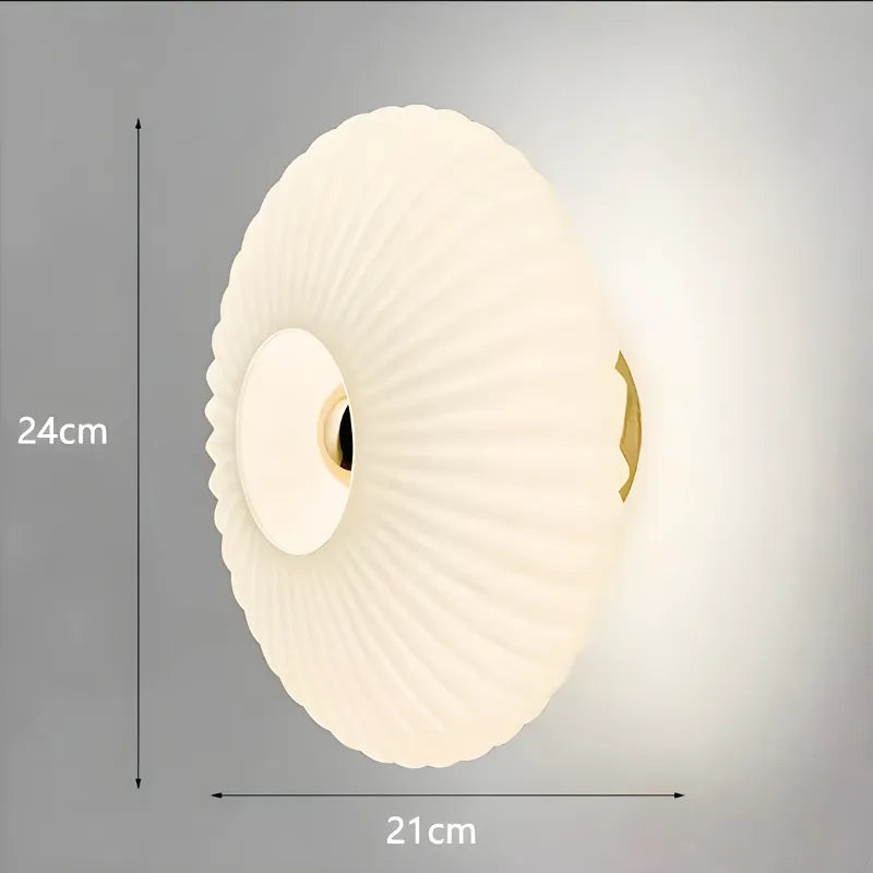 Applique murale décorative en verre cercle blanc chaud, luminaires Essenza pour décoration intérieure élégante.