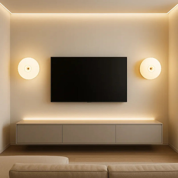 Applique murale décorative en verre en forme de cercle blanc chaud, de marque Luminaire Essenza, fixation murale élégante.