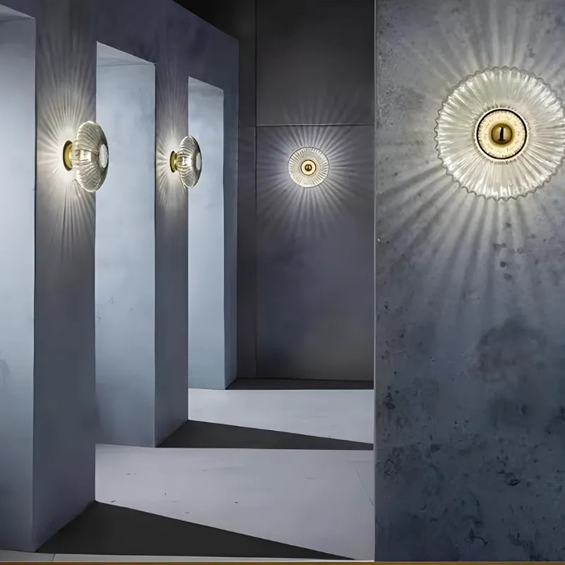 Applique murale décorative en verre cercle blanc chaud, luminaire Essenza pour décoration intérieure moderne.
