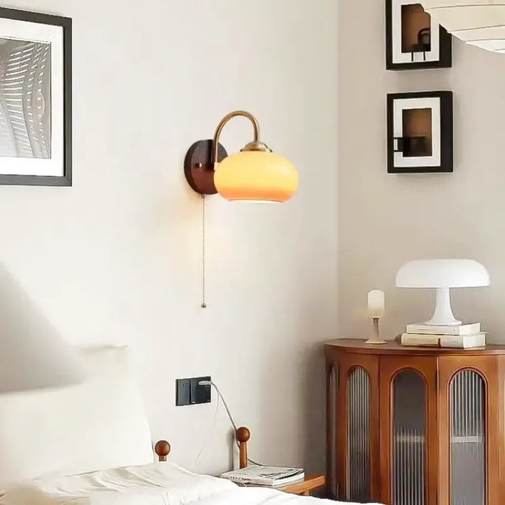 Applique murale en verre avec interrupteur, design original et luxueux, par Luminaire Essenza, décorative et élégante pour intérieur