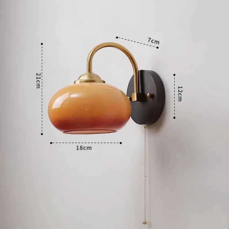 Applique murale en verre luxueuse avec interrupteur, design original et élégant, par Luminaire Essenza.