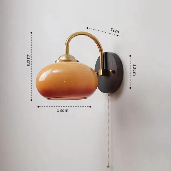 Applique murale en verre luxueuse avec interrupteur, design original et élégant, par Luminaire Essenza.