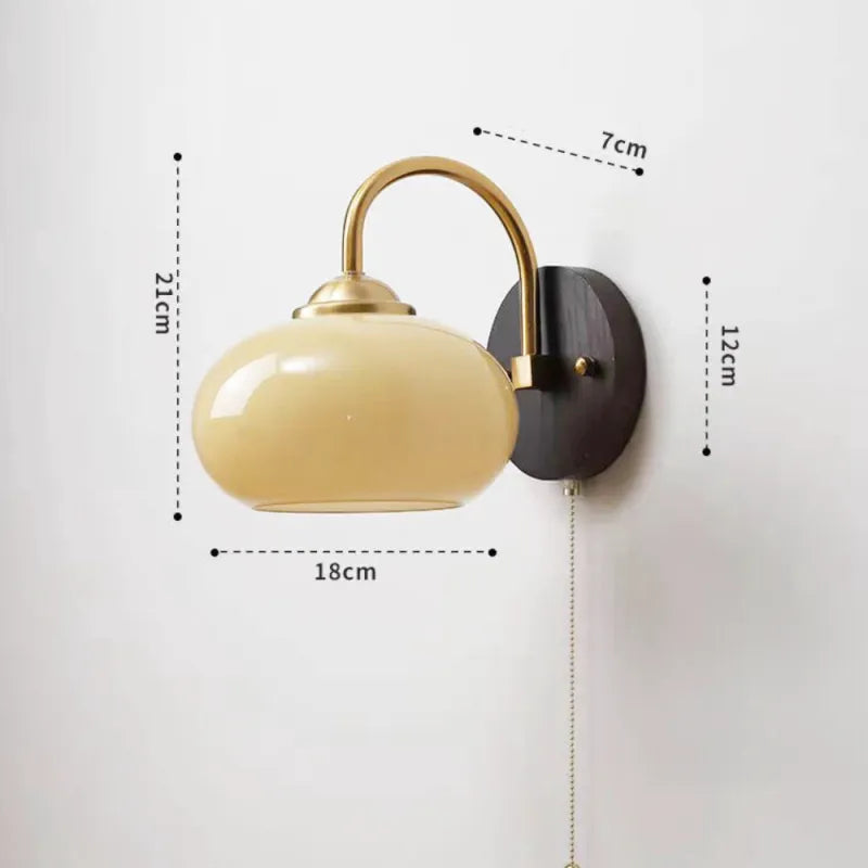 Applique murale en verre jaune avec interrupteur, design original et luxueux de Luminaire Essenza pour décoration moderne.