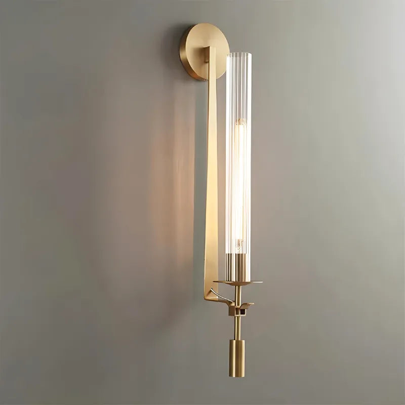 Applique murale en verre canne dorée design élégante, style hôtel haut de gamme, marque Luminaire Essenza.