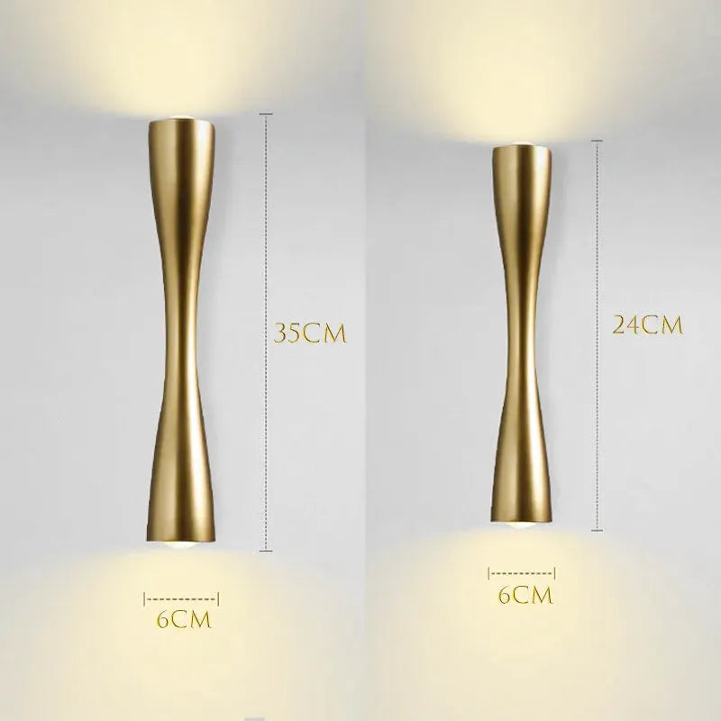 Applique murale extérieure moderne minimaliste Luminaire Essenza, lampe en métal blanc avec éclairage LED.