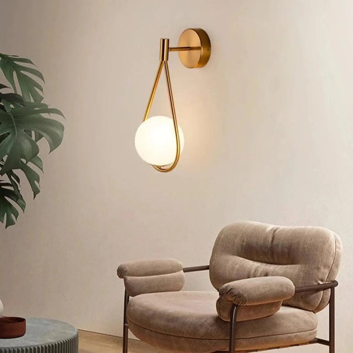 Applique murale LED en verre en forme de sphère suspendue, design goutte d'eau, éclairage moderne pour mur intérieur.
