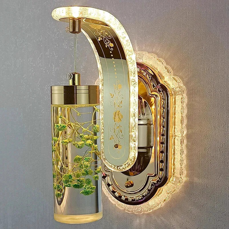 Applique murale LED de luxe Luminaire Essenza avec design nordique moderne, éclairage élégant pour intérieur contemporain.