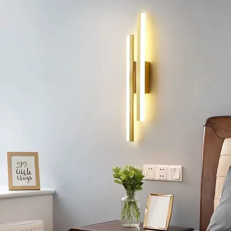 Applique murale LED design Luminaire Essenza, double barre noire avec options de couleurs, éclairage moderne et élégant.
