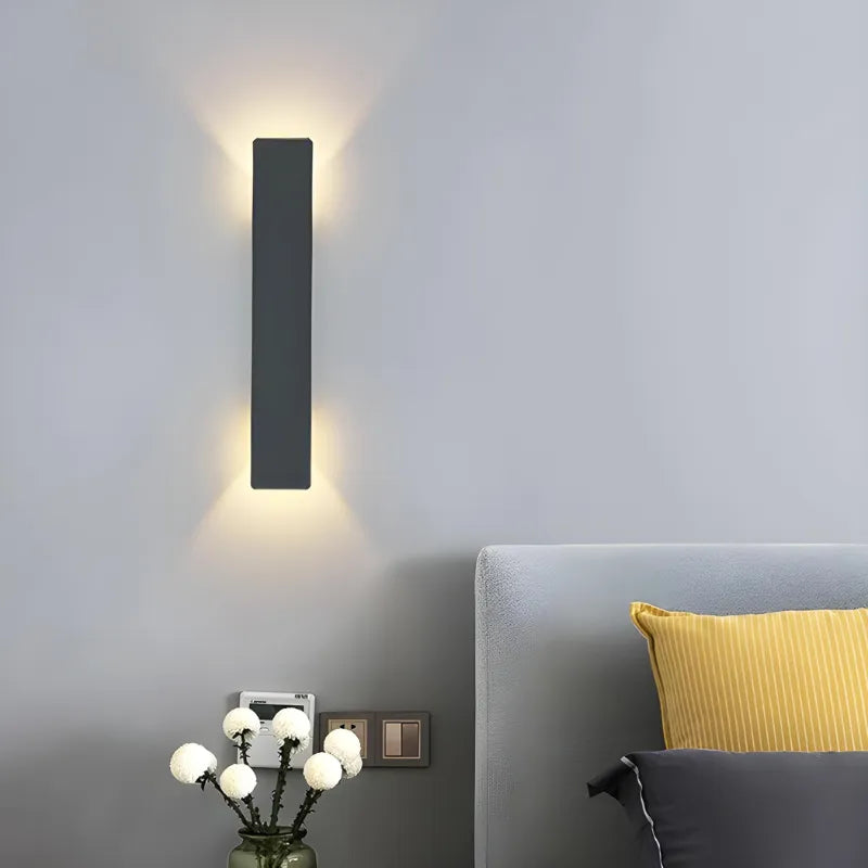 Applique murale LED extérieure Luminaire Essenza, design minimaliste moderne, noir ou blanc, éclairage chaud, 20 cm.