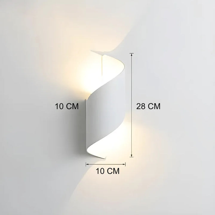 Applique murale extérieure LED Luminaire Essenza, design scandinave spiralé, minimaliste, étanche, moderne pour éclairage extérieur.