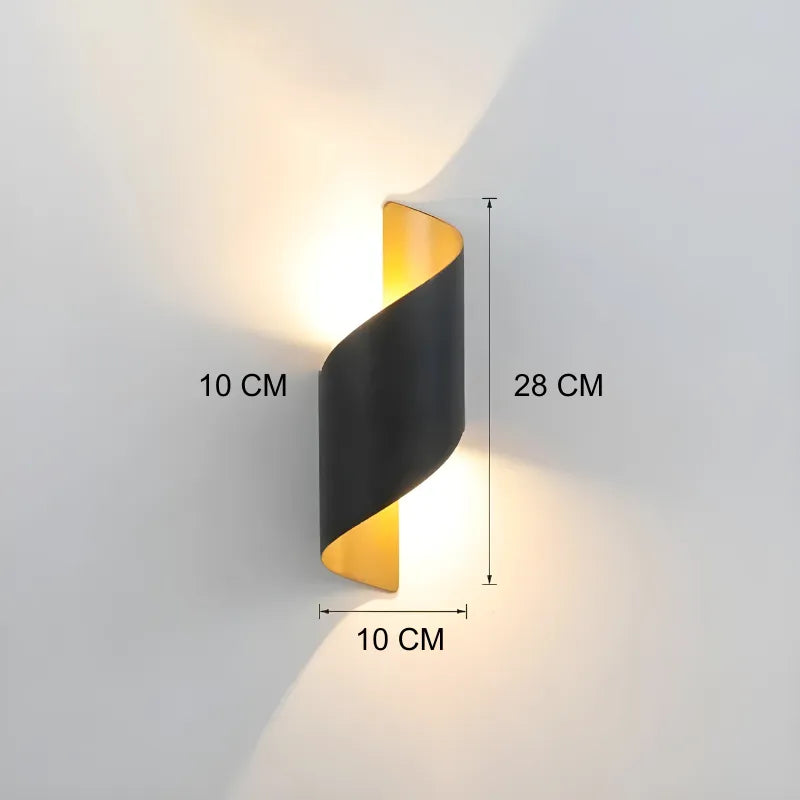 Applique murale LED extérieure Scandinave, design spiralé minimaliste et moderne, étanche, pour éclairage extérieur élégant.