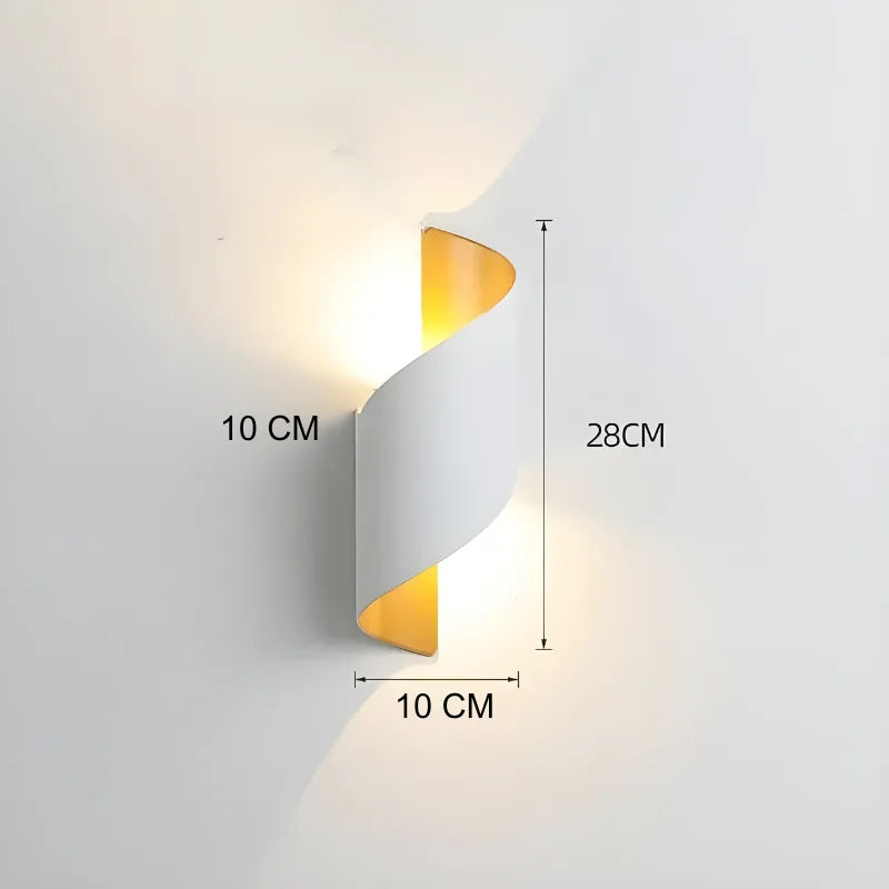 Applique murale LED extérieure Luminaire Essenza design scandinave spiralé, minimaliste, moderne et étanche pour extérieur.