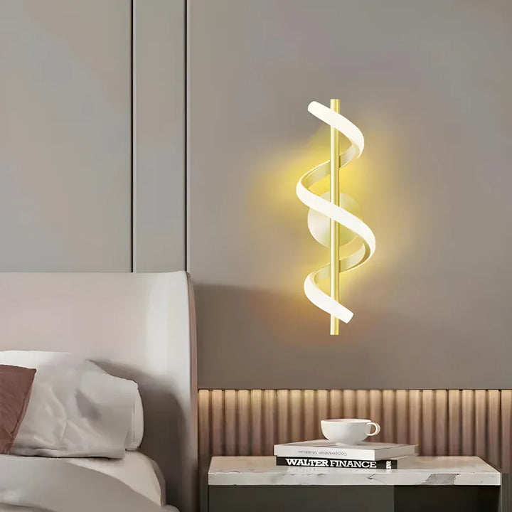 Applique murale LED luxe noir, blanc et or de Luminaire Essenza, avec finition élégante et design moderne.