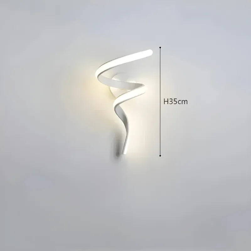 Applique murale LED Luxe Luminaire Essenza noir, blanc et or, éclairage chaud, moderne design pour décoration intérieure.