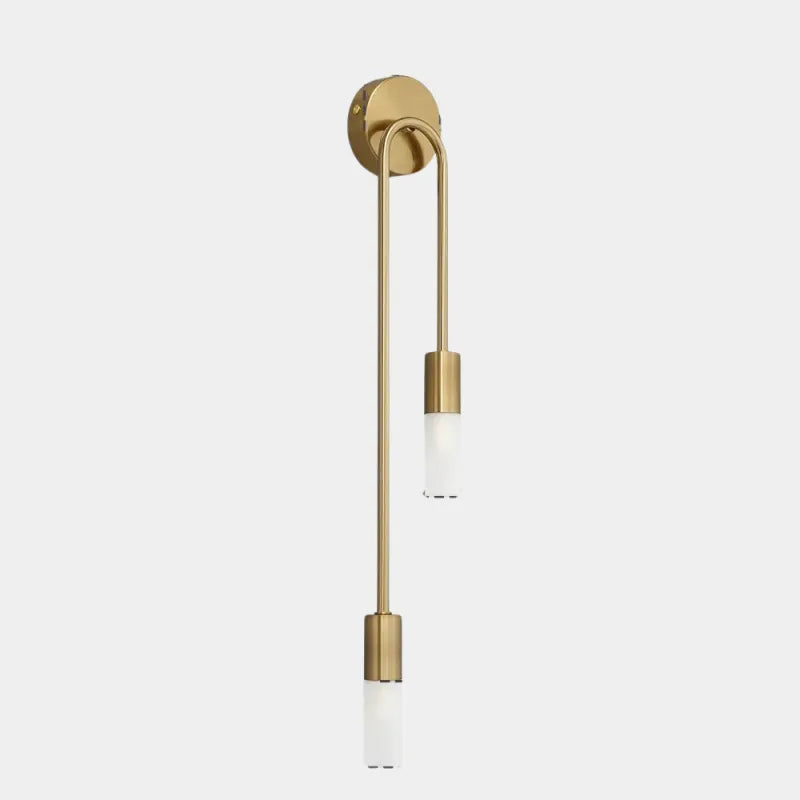 Applique murale LED minimaliste au design nordique et décoratif Luminaire Essenza, lumière douce sur mur blanc, côté gauche.