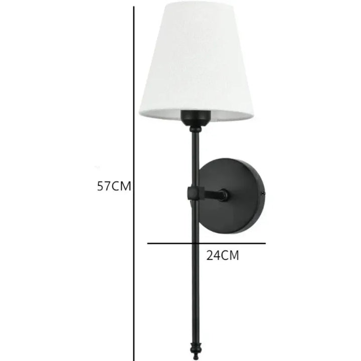 Applique murale LED moderne de style américain, noire, conçue par Luminaire Essenza, fixation murale élégante et contemporaine.