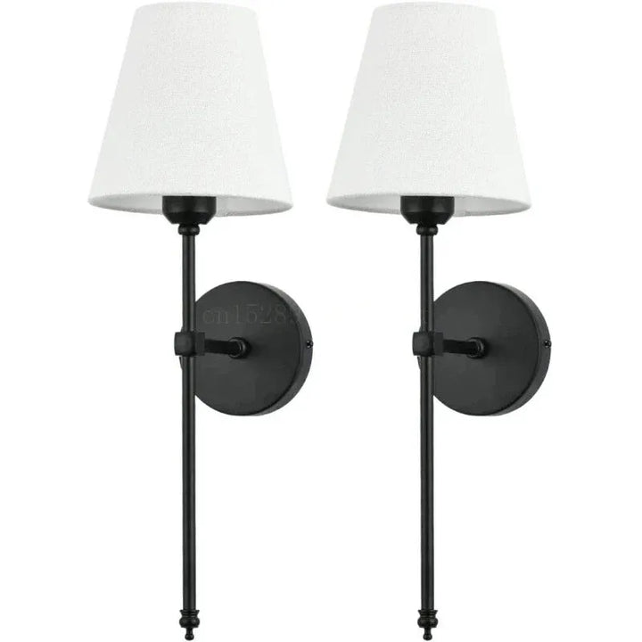 Deux appliques murales LED modernes de style américain de couleur noire, fabriquées par Luminaire Essenza.