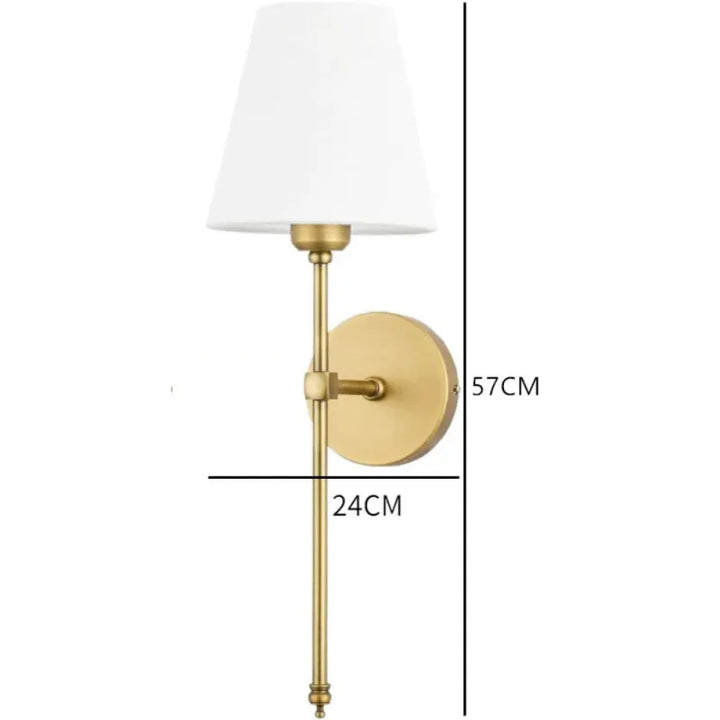 Applique murale LED moderne de style américain Luminaire Essenza, en or, fixée sur un mur blanc, éclairage élégant et contemporain
