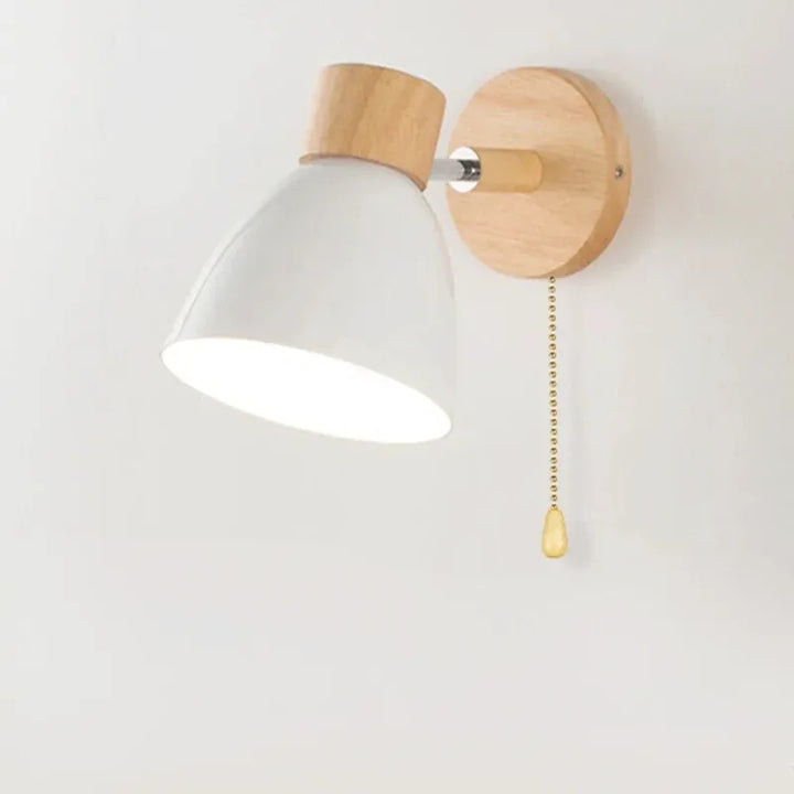 Applique murale LED moderne en fer blanc, style nordique minimaliste avec interrupteur et ampoule, par Luminaire Essenza.