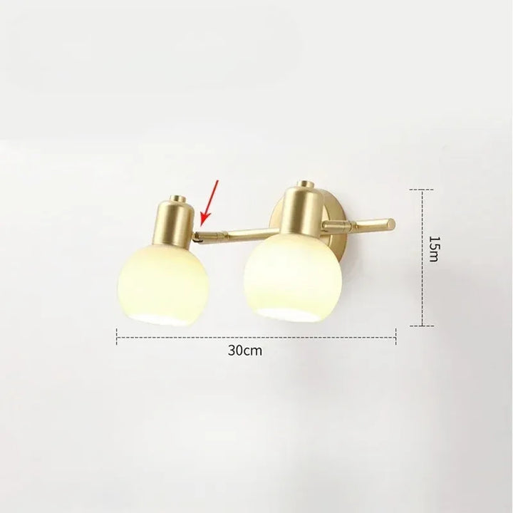 Applique murale salle de bain LED rotative en métal et verre, modèle B, couleurs ajustables, éclairage moderne et élégant.