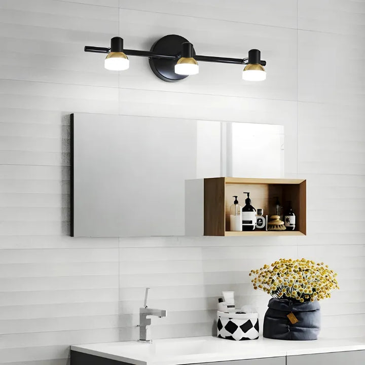 Applique murale salle de bain LED rotative moderne Luminaire Essenza avec trois têtes en noir, blanc et naturel, éclairage élégant.