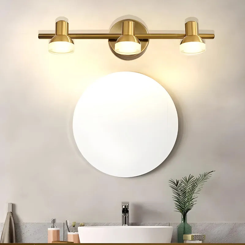 Applique murale salle de bain LED rotative moderne Luminaire Essenza avec trois têtes or et blanc naturel.