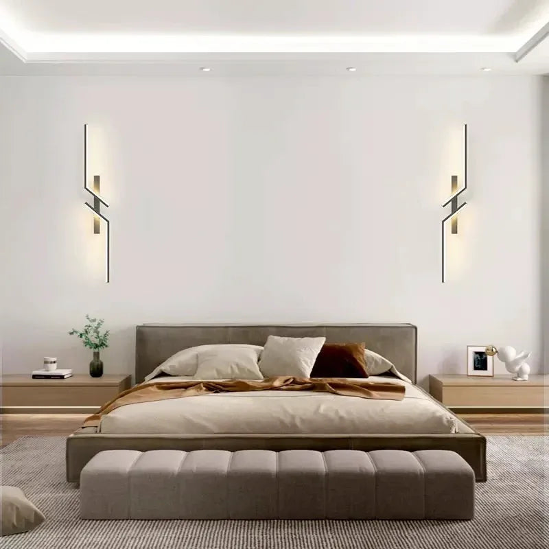 Applique murale moderne LED élégante et minimaliste pour salon, blanche chaude, longueur 60 cm, par Luminaire Essenza.