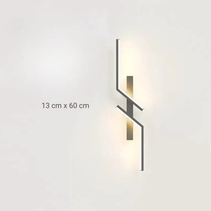 Applique murale moderne LED lumineuse pour salon, design élégant et minimaliste, blanc froid, 60 cm, marque Luminaire Essenza.
