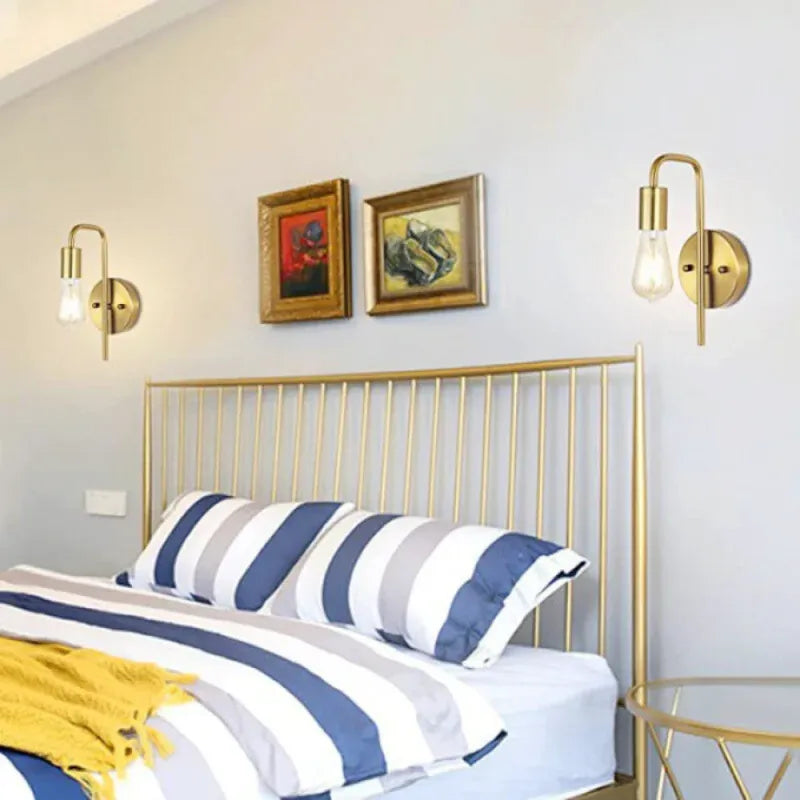 Applique murale vintage en métal de Luminaire Essenza, design rétro avec abat-jour en métal noir.